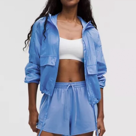 LULULEMON- Hood - Lite Relaxed fit Jacket. - Picture 4 of 10